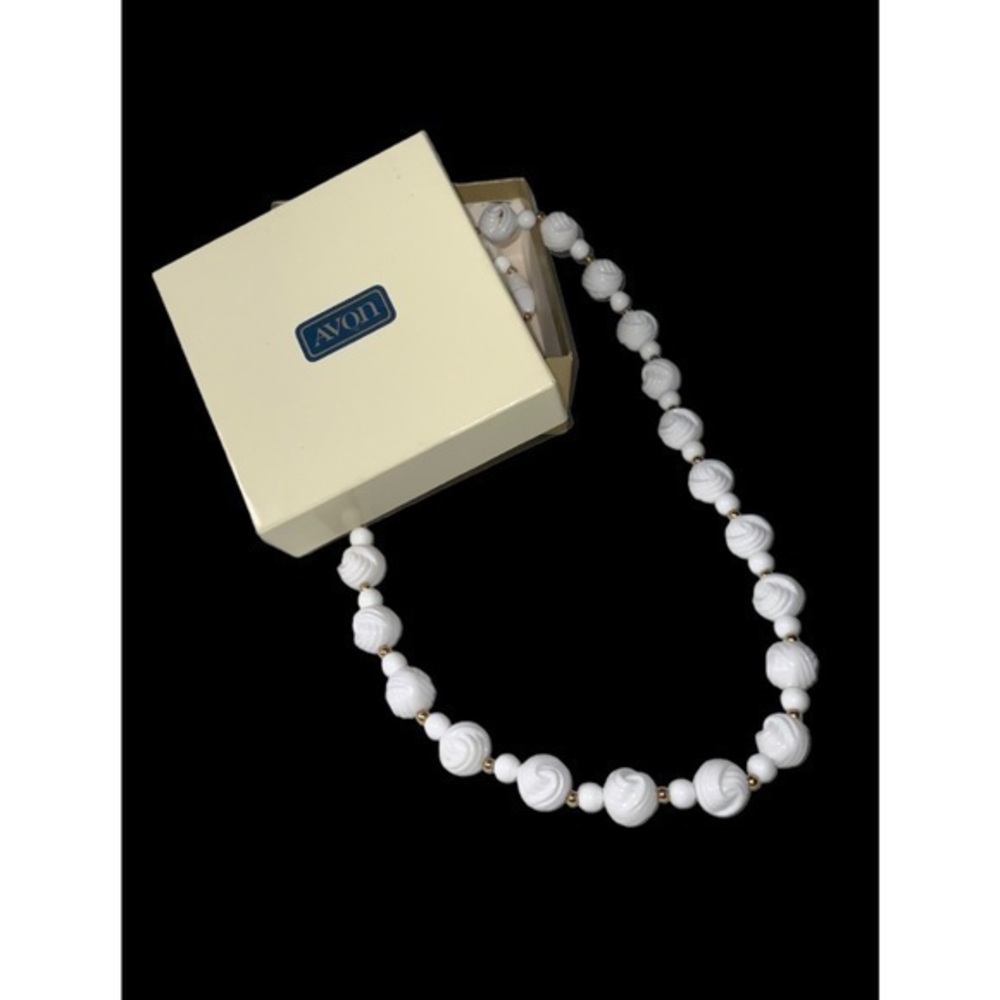 Avon Retro Vintage White Knot Beads With Gold Beads 30” Bulky Lucite Necklace